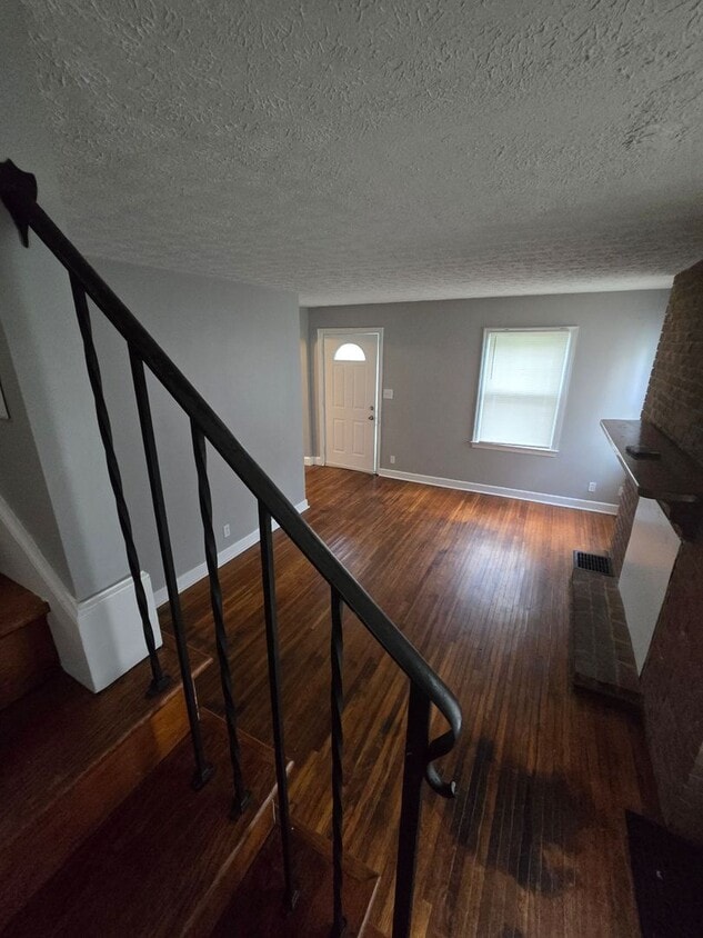 Primary Photo - 3 BEDROOM SINGLE FAMILY