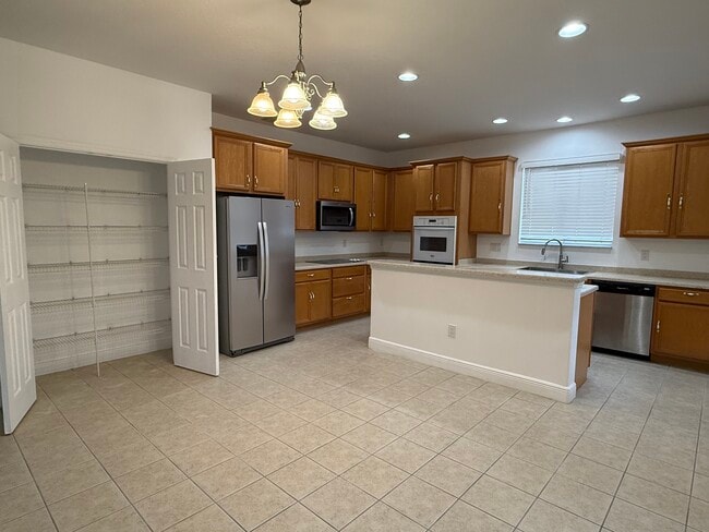 Foto del edificio - 502 First Cape Coral Dr