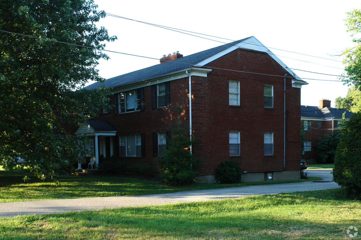 Building Photo - The Flats on Chenoweth