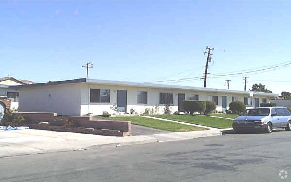 Building Photo - 1525 W 9th St