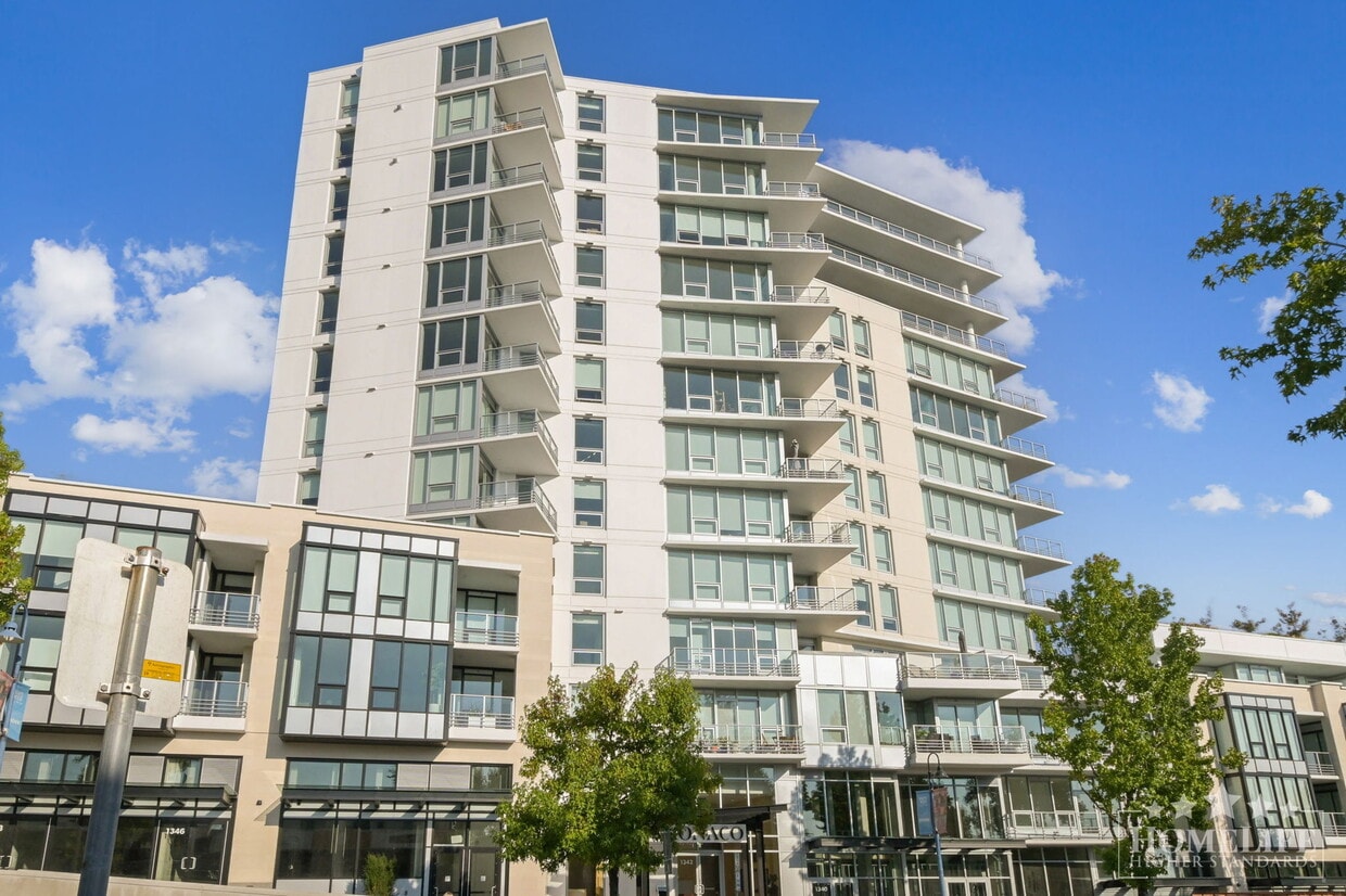 Primary Photo - The Epitome of Coastal Luxury: Your New Ho...