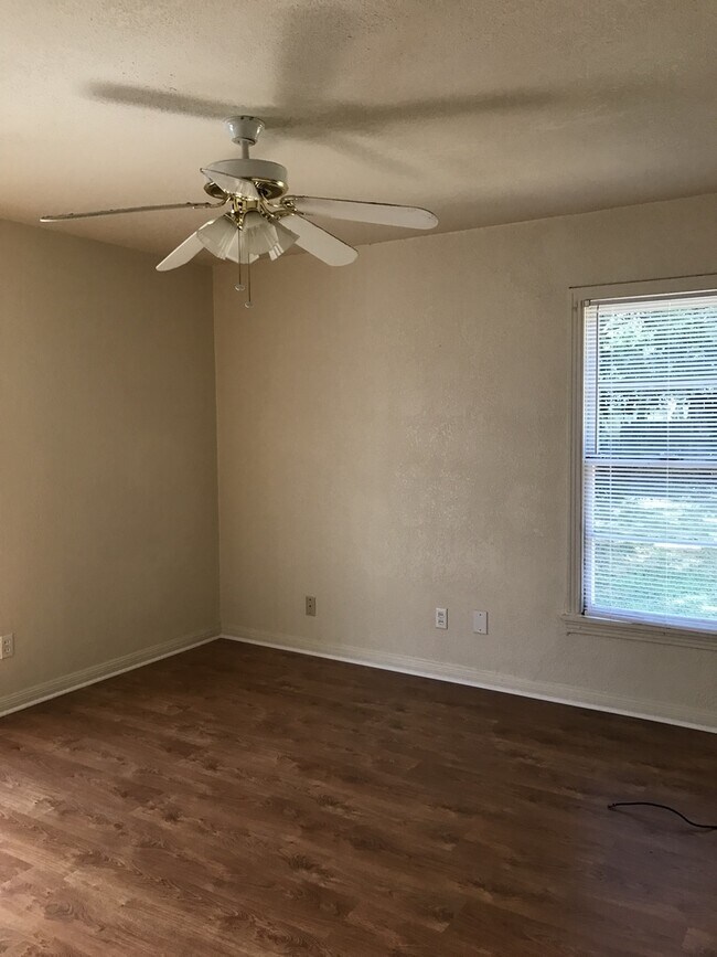 Building Photo - 2113 Richter Ave