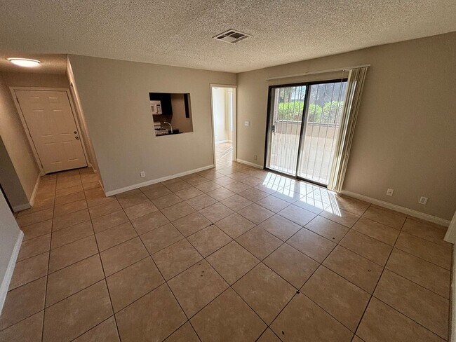 Building Photo - 4590 Carriage Park Dr