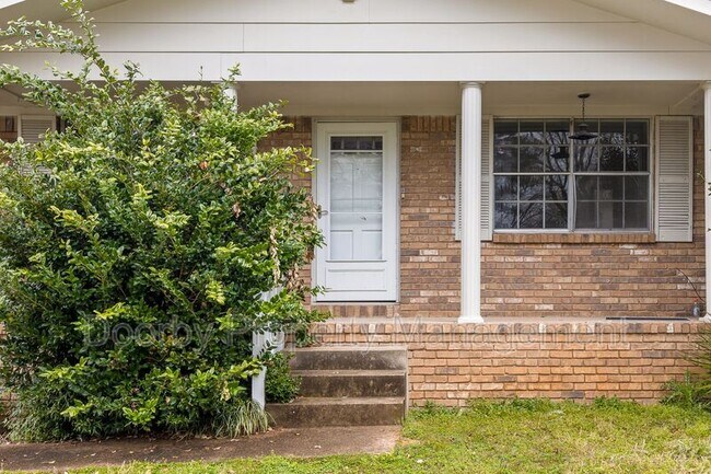 Building Photo - 6923 Greenway Dr