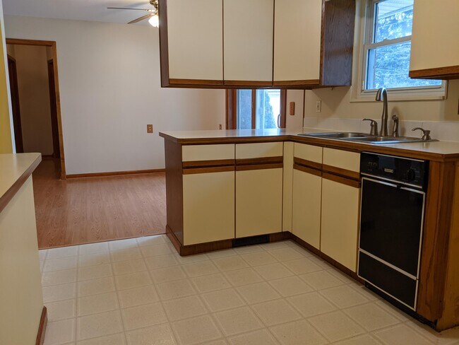 Foto del edificio - 6870 N Wildwood St