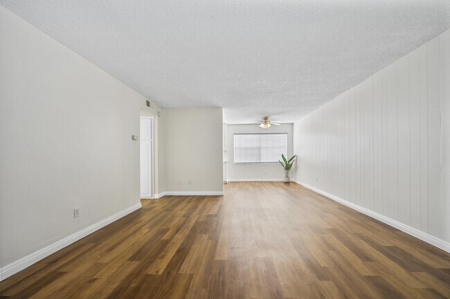 Building Photo - 7614 Parkway Dr