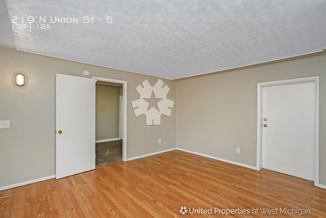 Foto del edificio - 219 N Union St