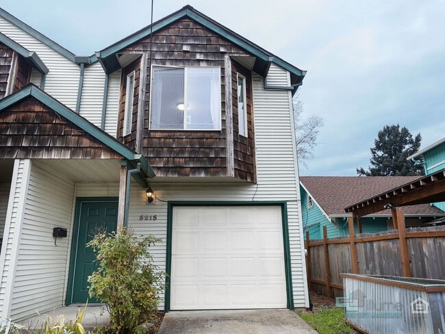 Building Photo - 5215 SE Pardee St