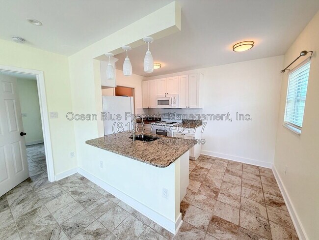 Building Photo - 206 Bates Ave