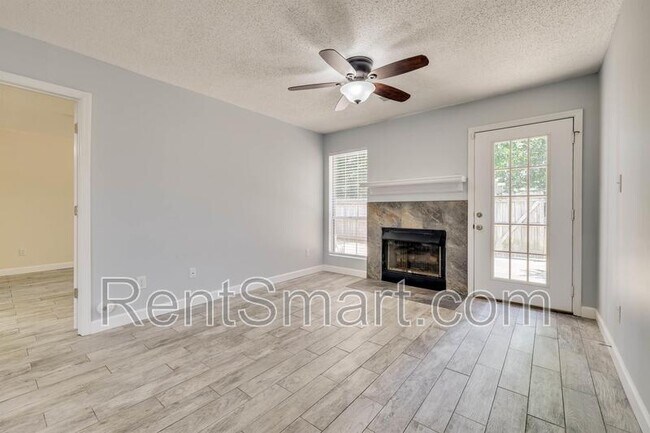 Foto del edificio - 4760 Brookwood Dr