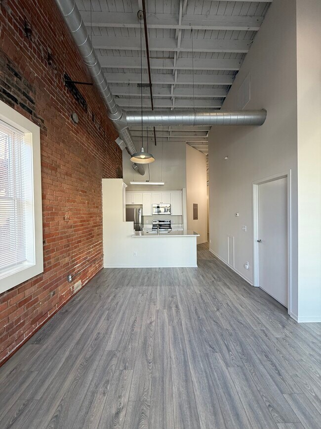 Building Photo - 209 S 4th Ave