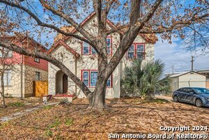 Building Photo - 1547 W Agarita Ave