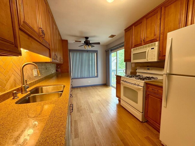 Building Photo - 1312 E Evergreen Dr