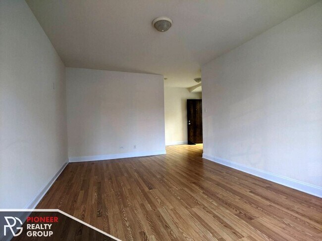 Building Photo - 2600 N Kimball Ave