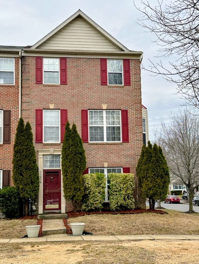 3-Story End Unit Townhouse - 3-Story End Unit Townhouse