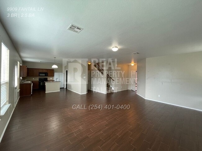Building Photo - 9909 Fantail Ln
