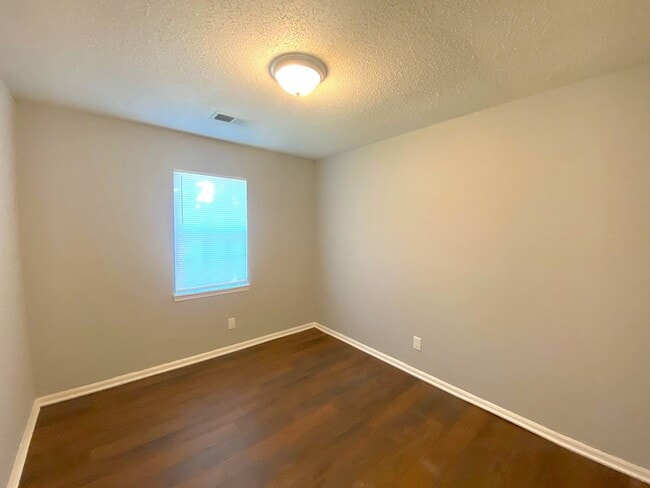 Building Photo - 896 Leacrest Ave