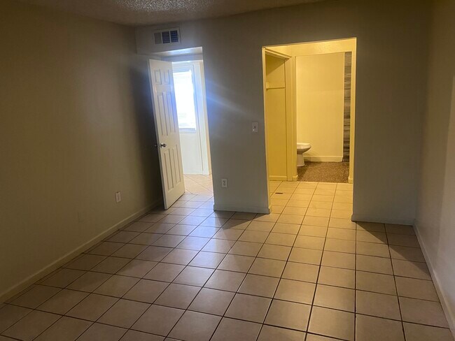 Foto del edificio - 3841 W Mitchell Dr