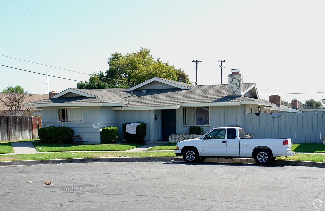 Foto del edificio - 255-265 N Holly St