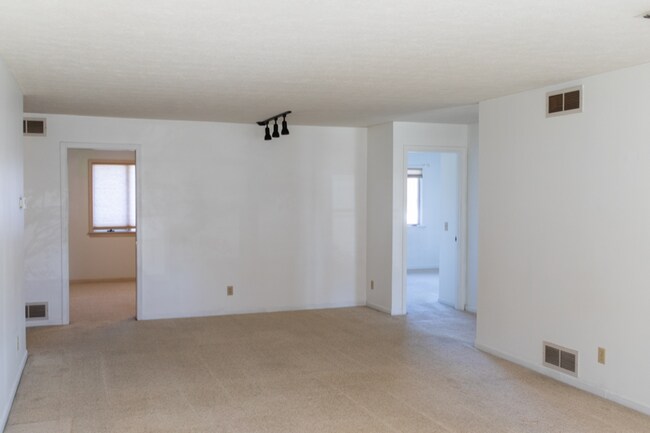 Foto del edificio - 1210 Harmony Dr