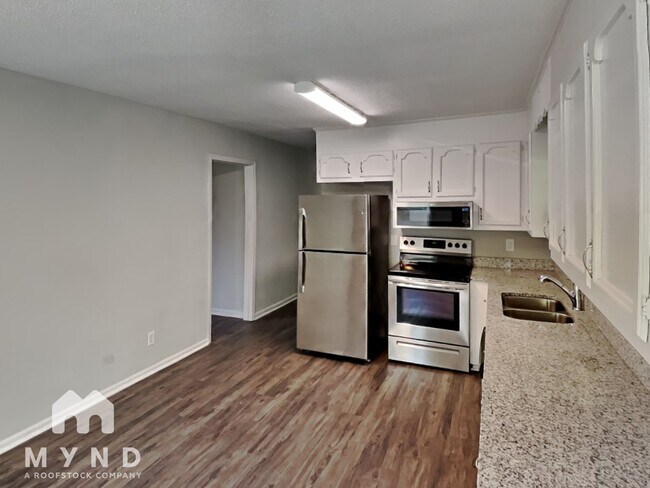 Building Photo - 4546 Lisa Dr