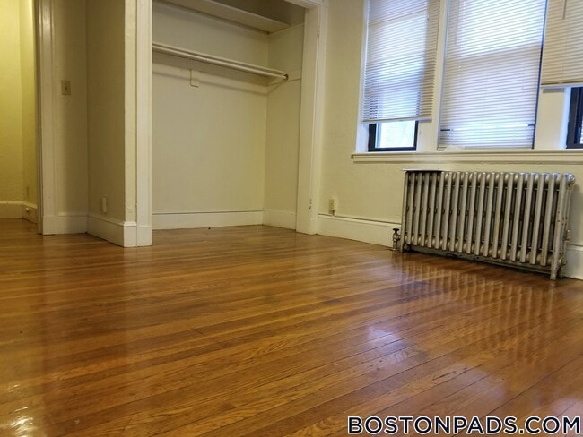 Building Photo - 53 Fellsway W