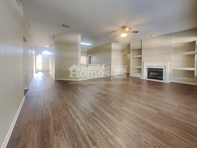Building Photo - 23856 Flora Parke Boulevard