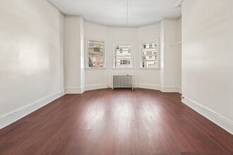 Building Photo - 135 Charles St