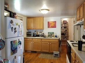 Building Photo - 610 1st Ave