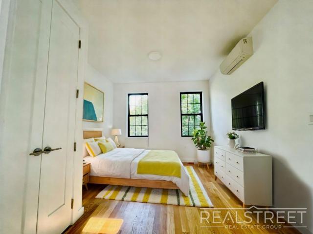 Building Photo - 3 bedroom in BROOKLYN NY 11225