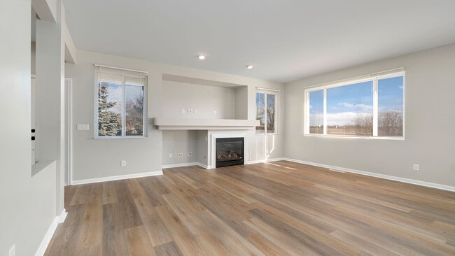 Building Photo - 7495 Thomas Dr