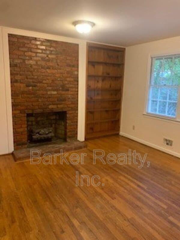 Building Photo - 2302 Lora Ln