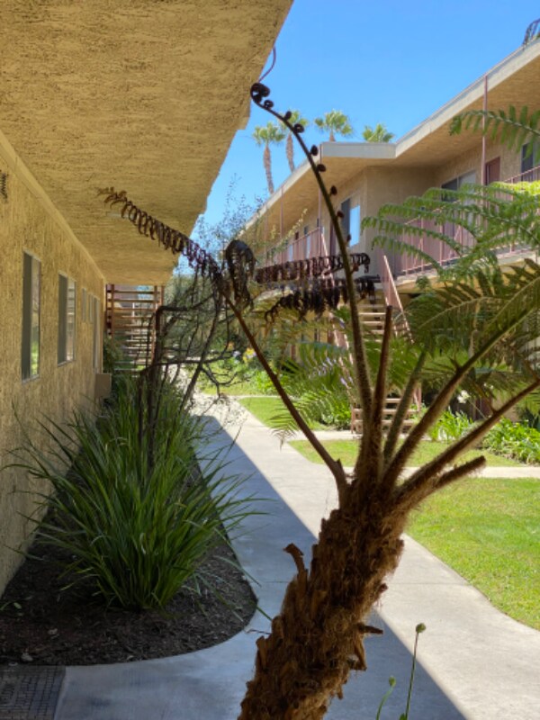 Foto del edificio - 15120 Woodruff Ave
