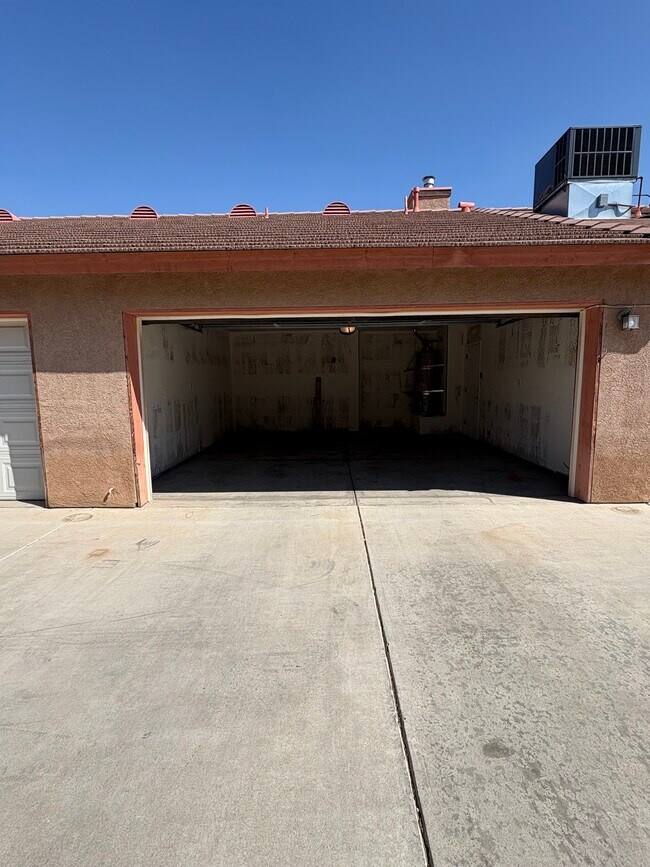 Foto del edificio - 609 Yellow Meadow Ct