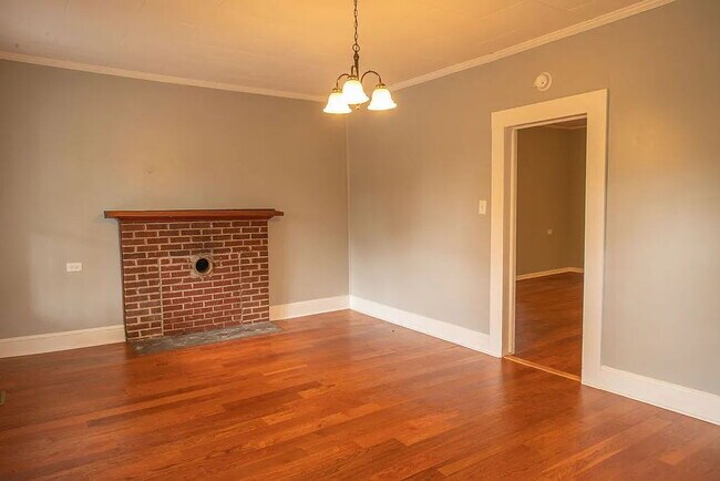 Building Photo - 1 bedroom, 1 full bath near downtown Walhalla