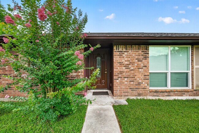 Foto del edificio - 13623 Lynnwood Ln