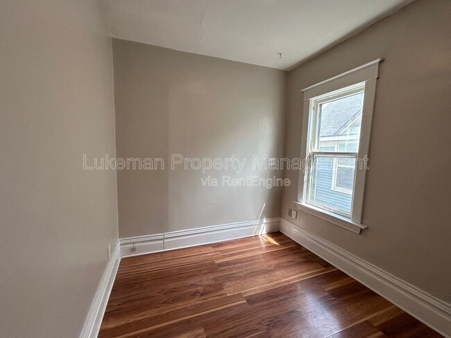Building Photo - 1320 S Westnedge Ave