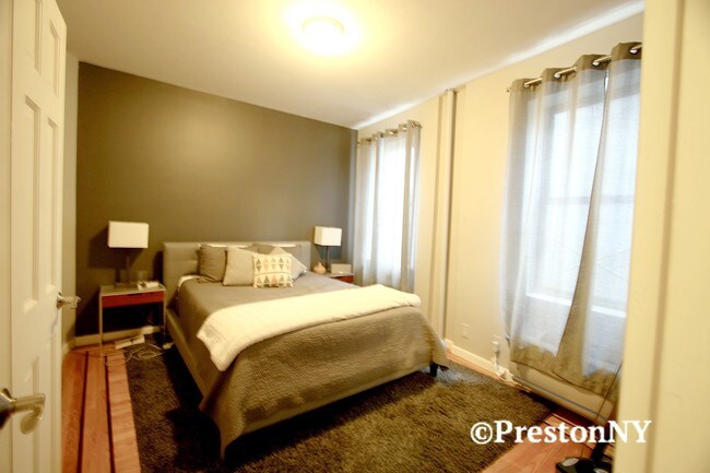 Foto del edificio - 272 Bleecker St