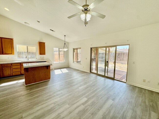 Foto del edificio - 528 Burgundy St