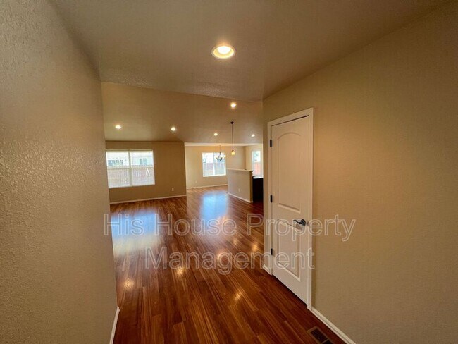 Foto del edificio - 1042 E 25th St
