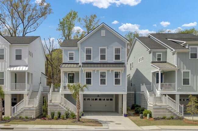 Building Photo - Impressive 4 bedroom home + office with el...