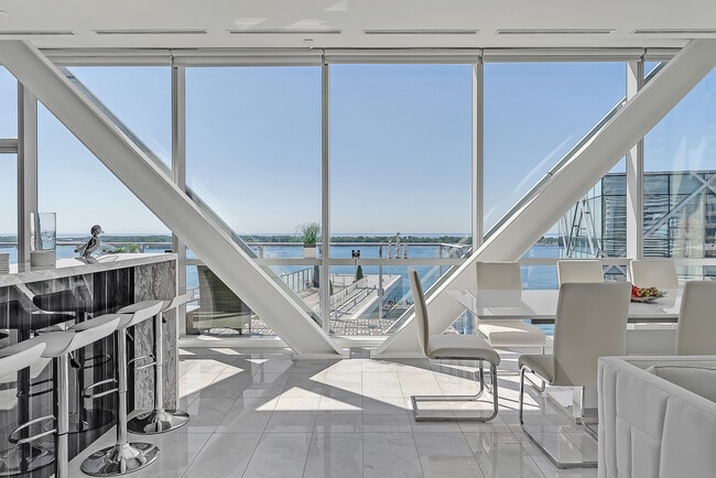 Building Photo - 39 Queens Quay E