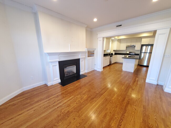 Building Photo - 1803 Beacon St