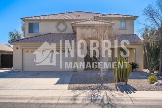 Building Photo - 1553 E Alba Dr