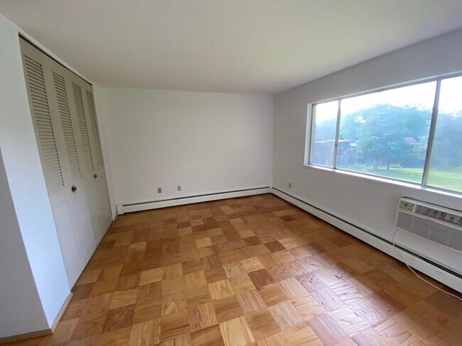 Foto del edificio - 126 Sherman Hill Rd