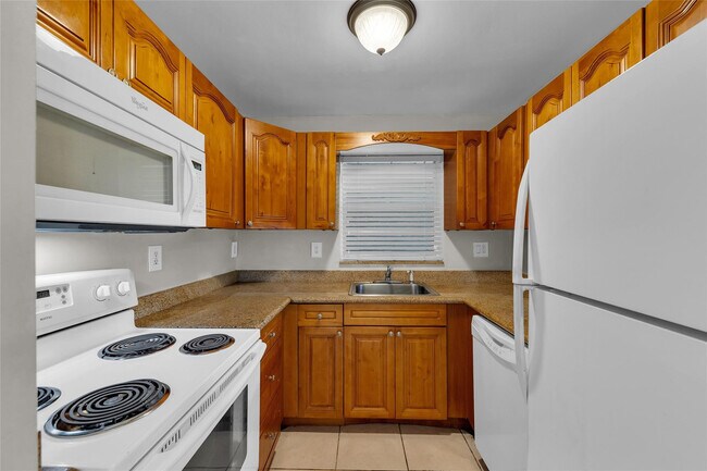 Foto del edificio - 2201 NE 36th St