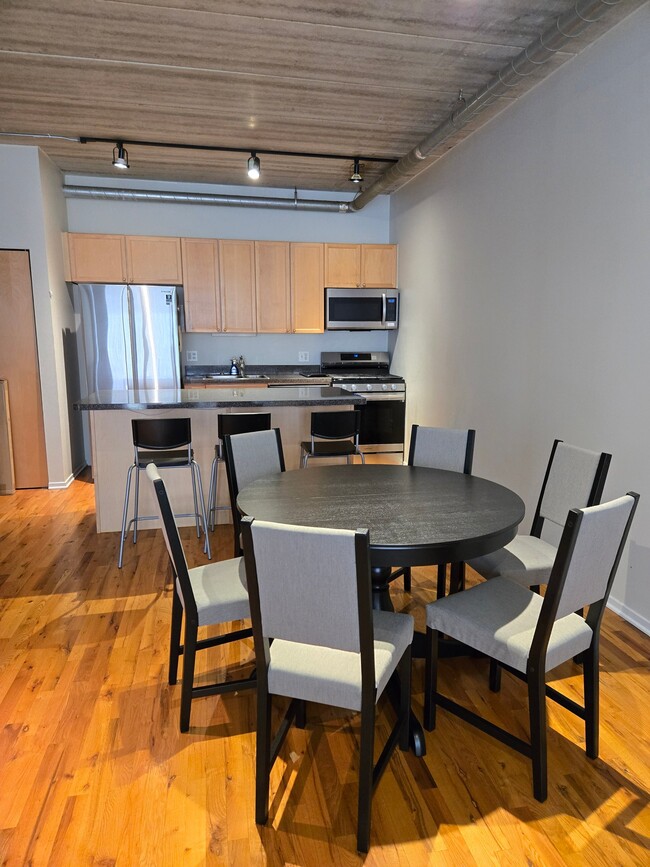 Photo - 1430 S Michigan Ave Apartment