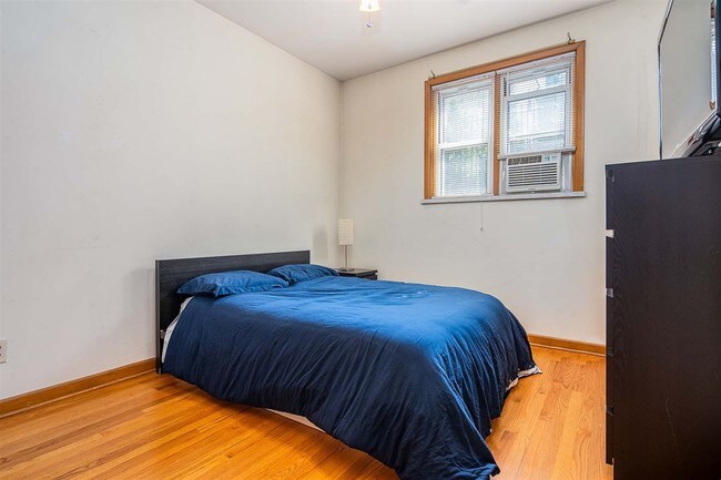 Foto del edificio - 917 Hudson St