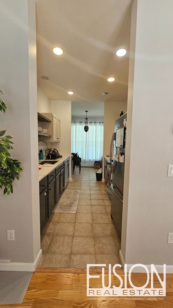 Foto del edificio - Bright, Modern 3 Bedroom Townhouse in Essex Junction!