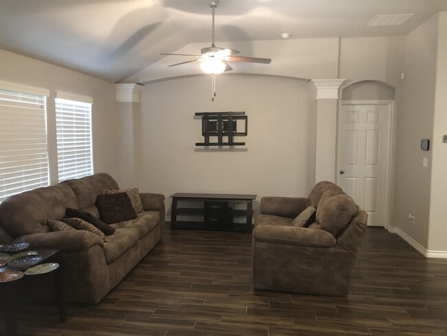 Building Photo - 2257 Tallow Dr